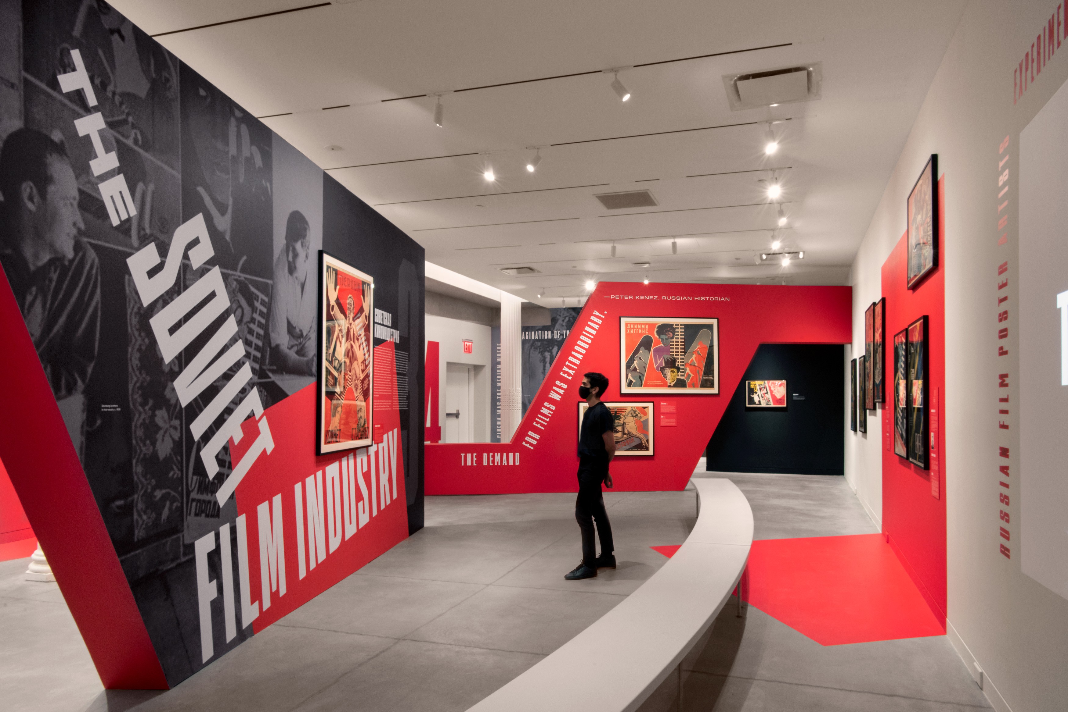 大型購物商場標(biāo)識設(shè)計打造清爽、現(xiàn)代的購物環(huán)境