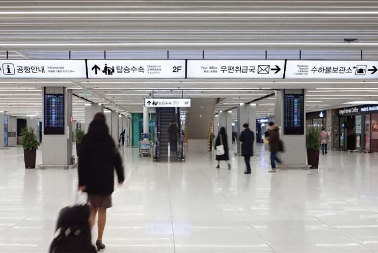 出行的人越來越多，標(biāo)識引導(dǎo)系統(tǒng)在機(jī)場的應(yīng)用要怎么做？