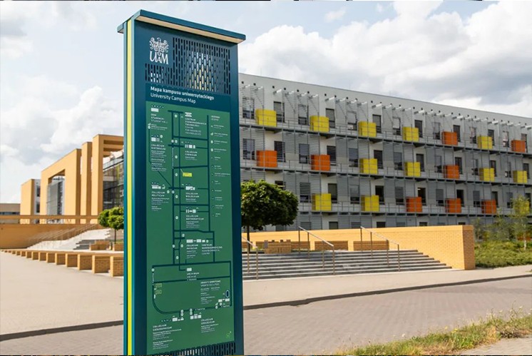 綠松石、海軍藍(lán)和濃綠色鮮明的配色方案，能給學(xué)校校園導(dǎo)視設(shè)計帶來怎樣的火花？